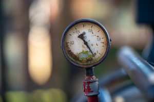 pressure gauge showing rust and wear in industrial 2026 01 09 11 34 51 utc
